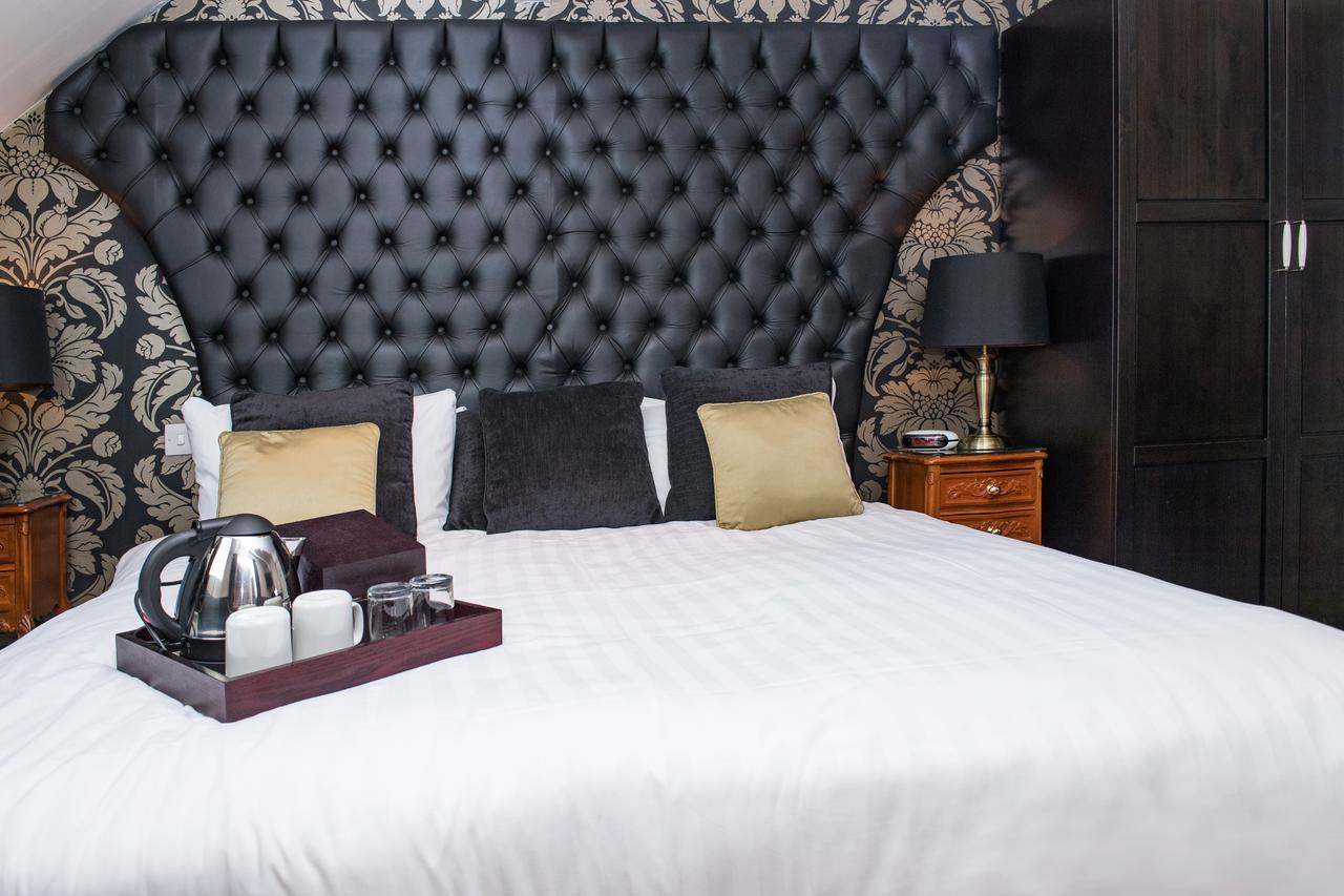 Henley Hotel Bagian luar foto
