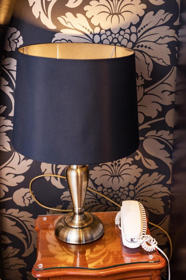 Henley Hotel Bagian luar foto