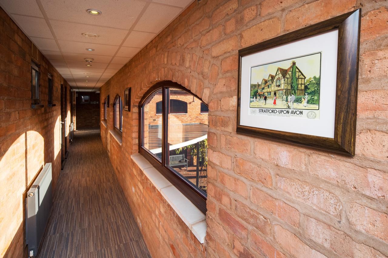 Henley Hotel Bagian luar foto