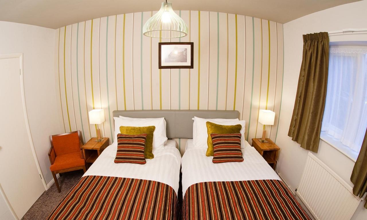 Henley Hotel Bagian luar foto