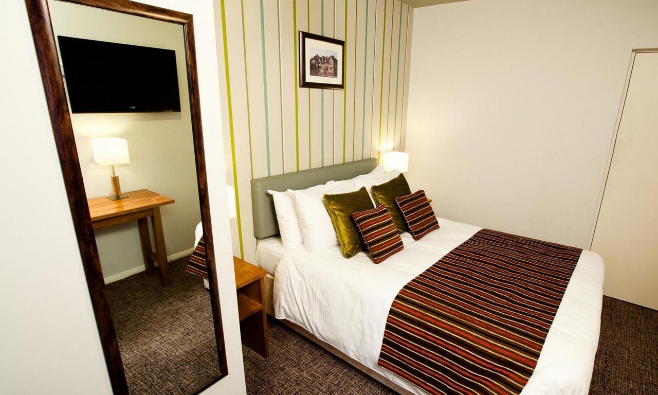 Henley Hotel Bagian luar foto