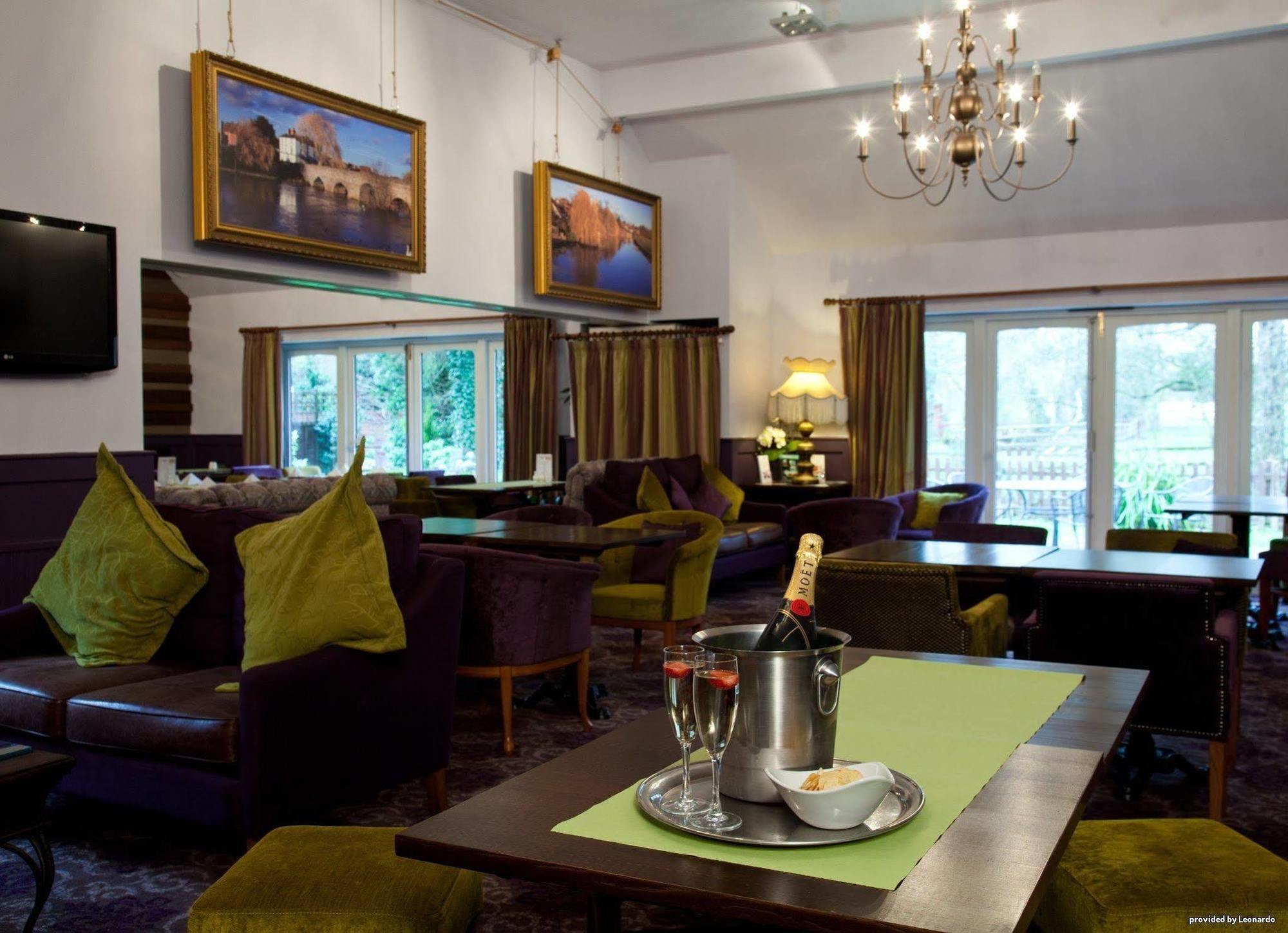 Henley Hotel Bagian luar foto