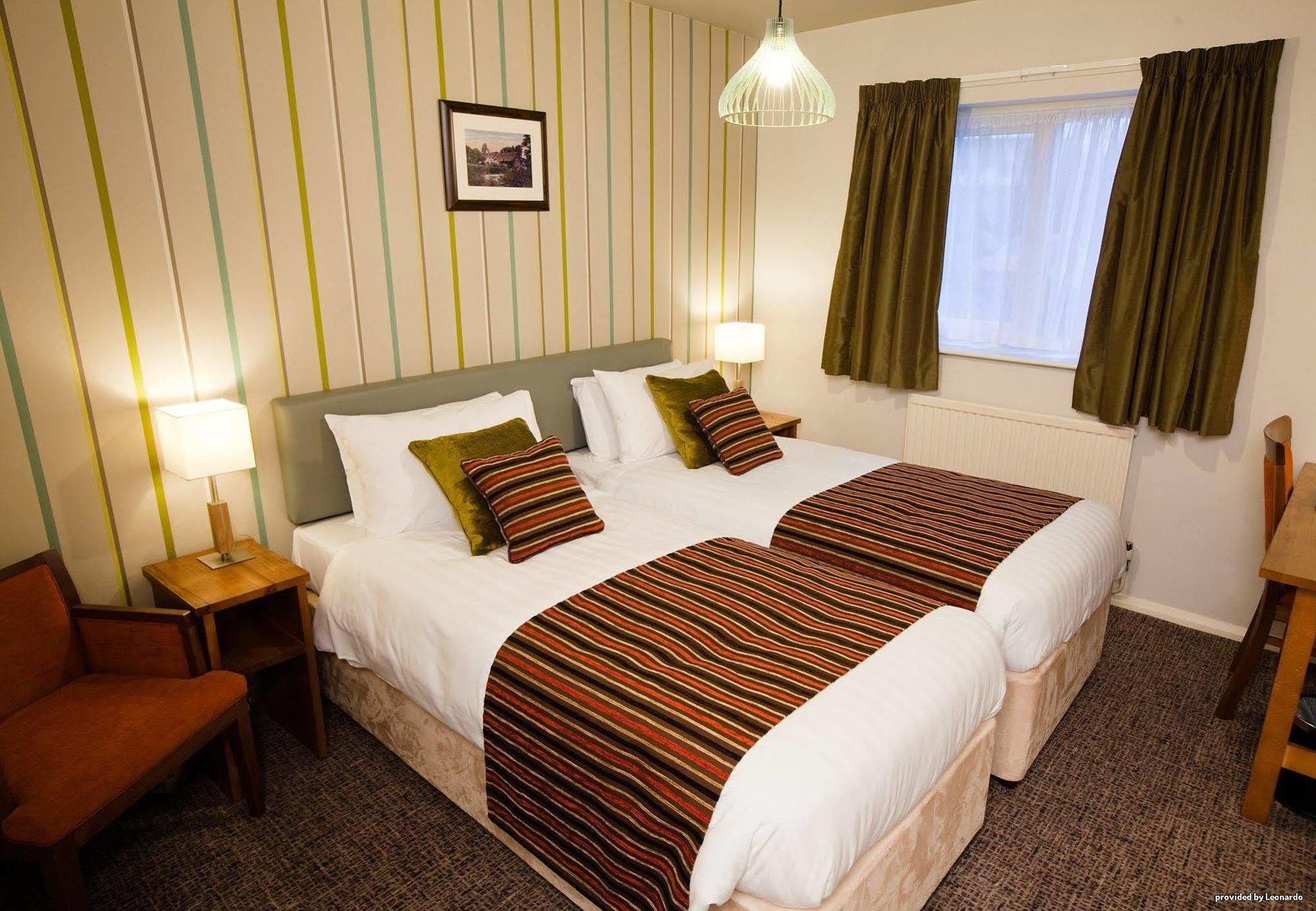 Henley Hotel Bagian luar foto