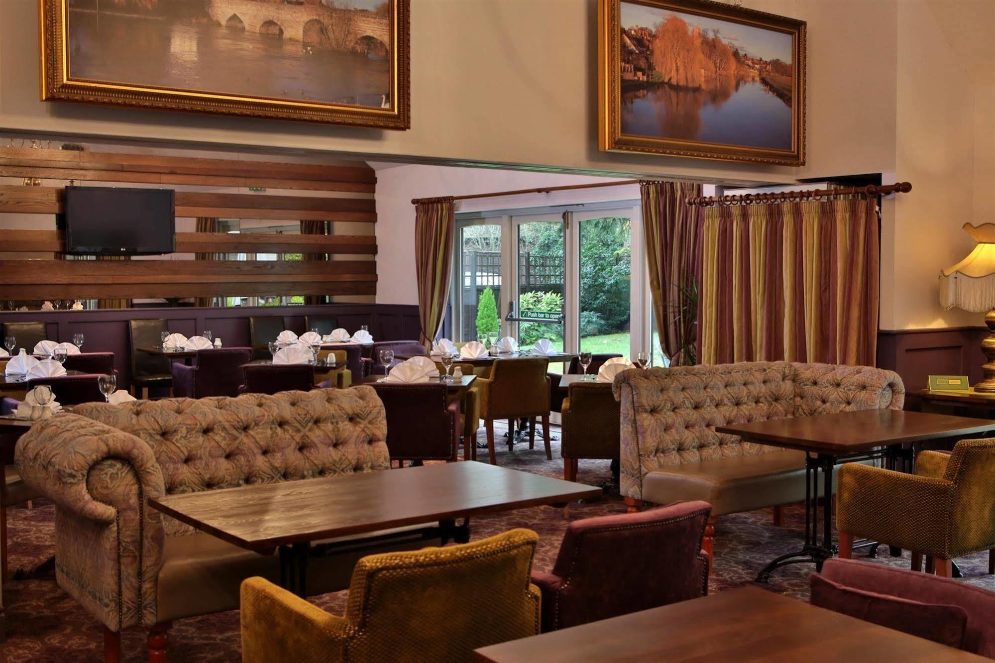 Henley Hotel Bagian luar foto