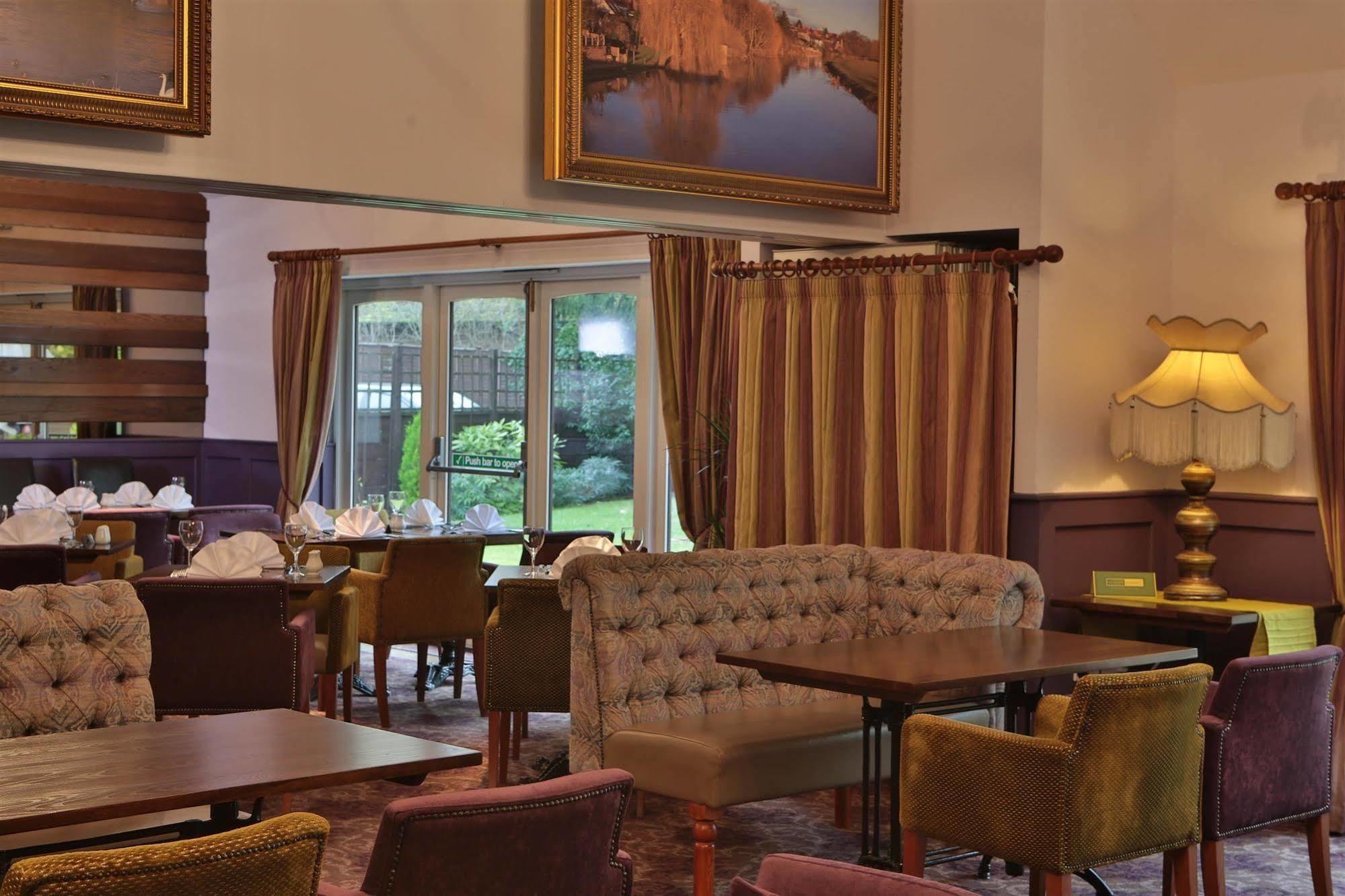 Henley Hotel Bagian luar foto