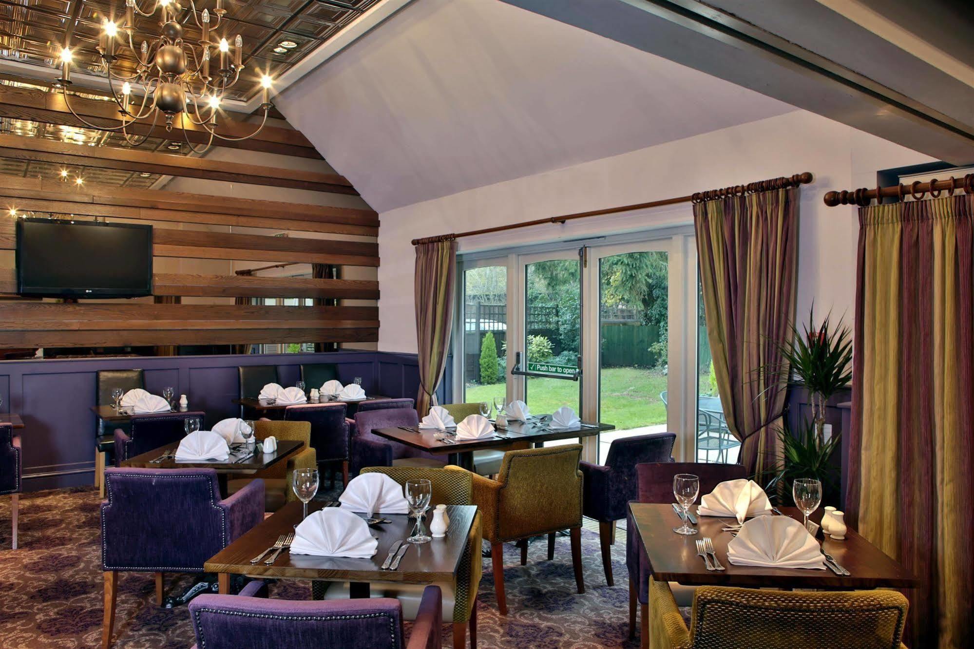 Henley Hotel Bagian luar foto