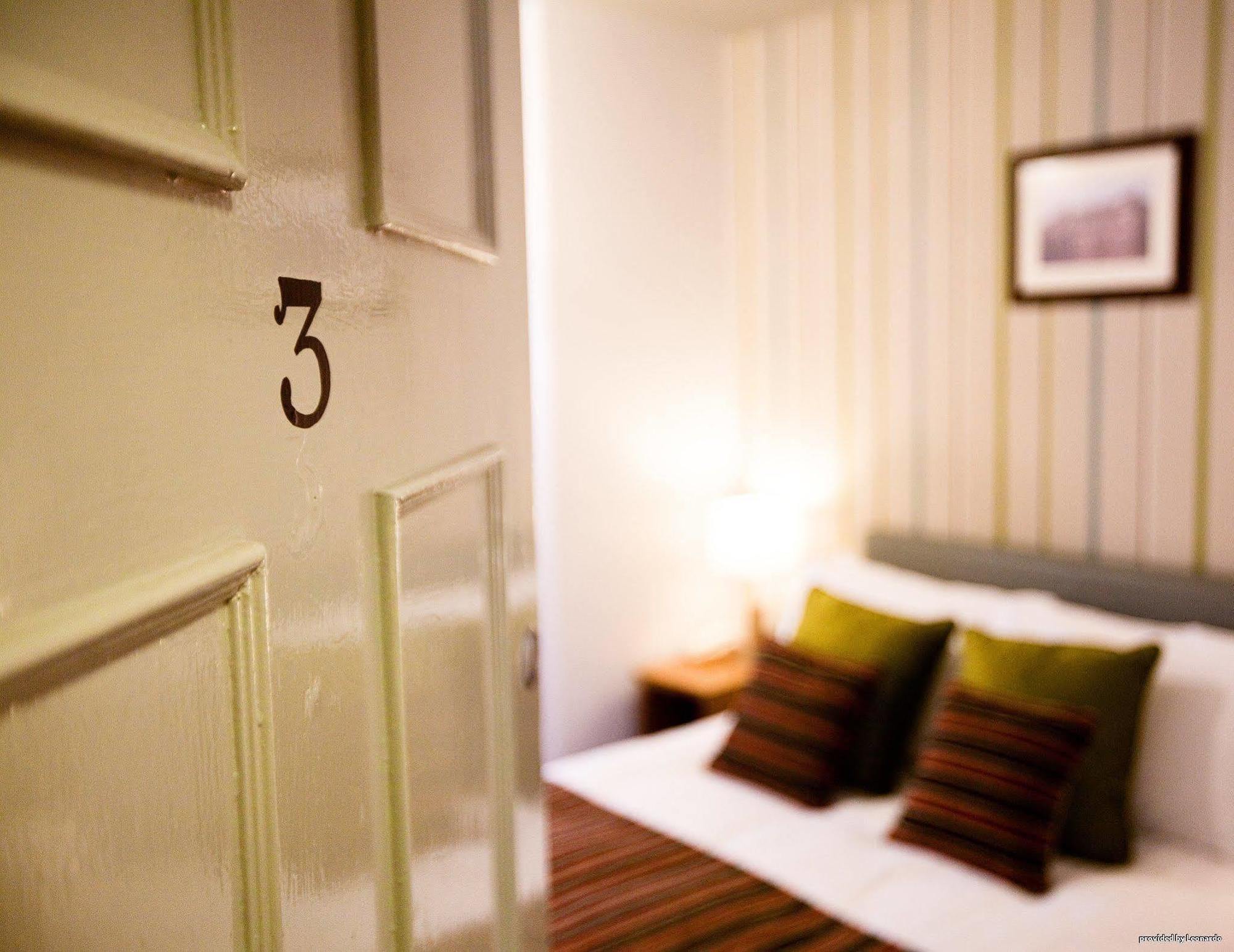 Henley Hotel Bagian luar foto