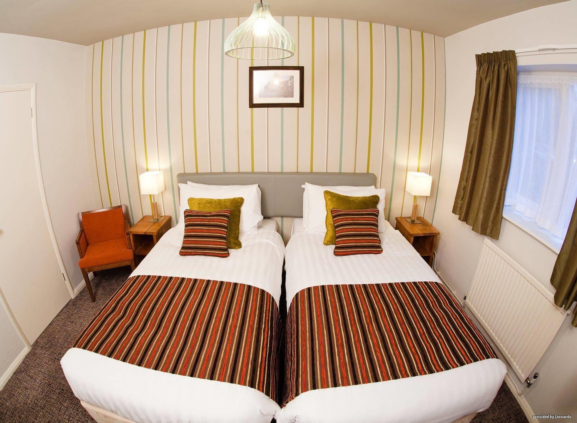 Henley Hotel Bagian luar foto