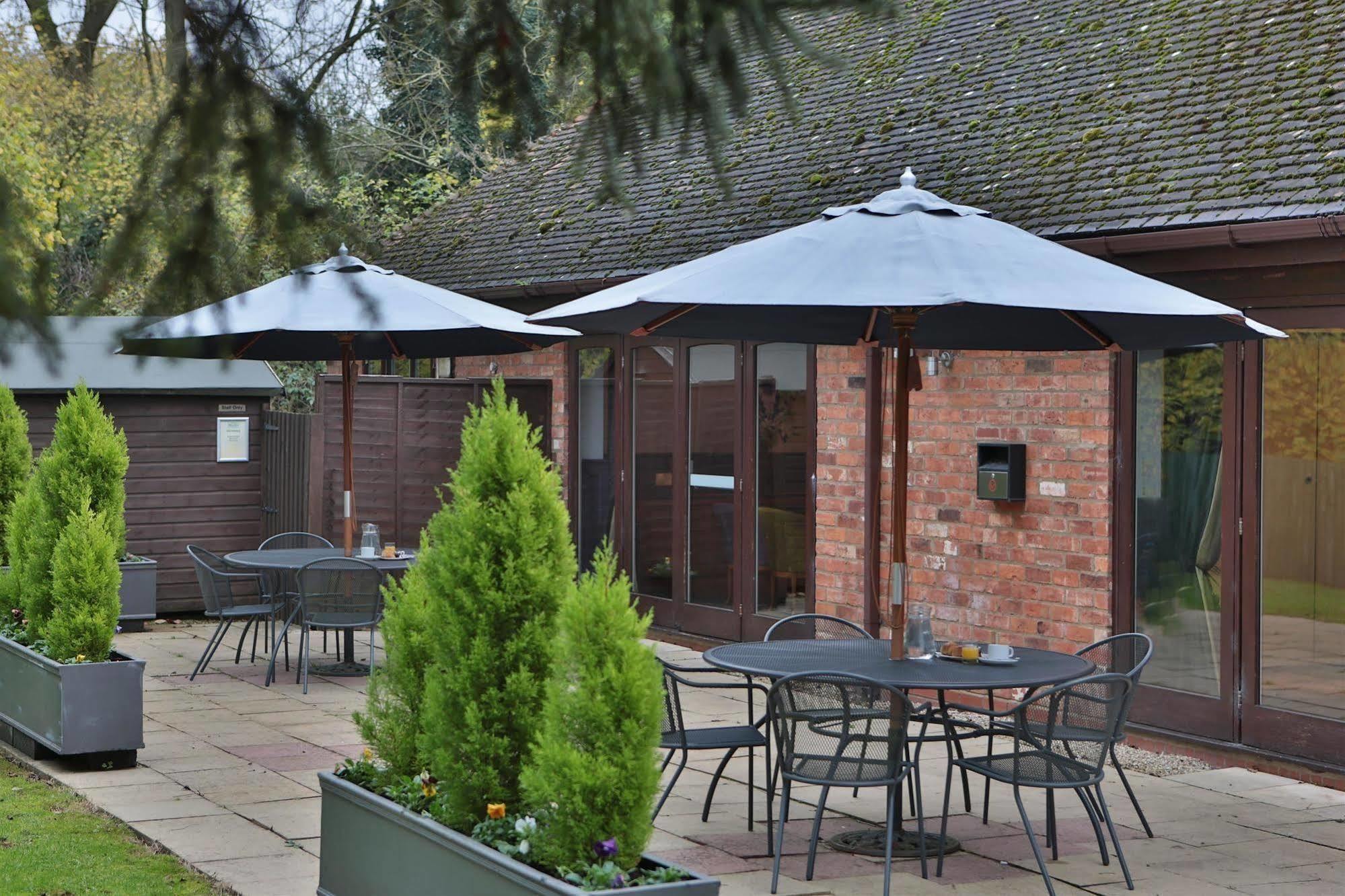 Henley Hotel Bagian luar foto
