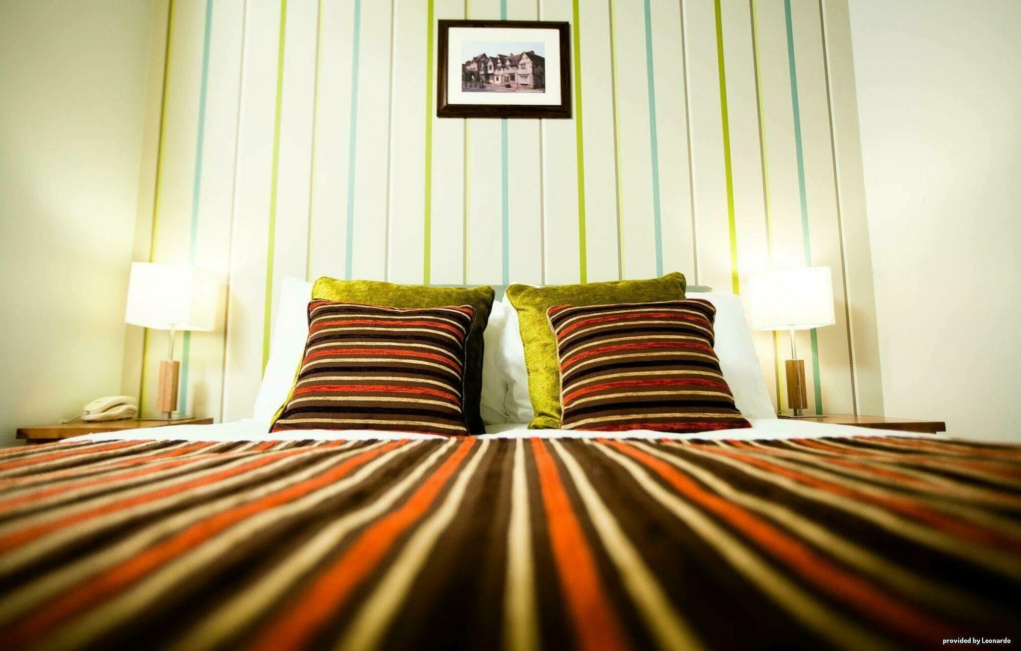 Henley Hotel Bagian luar foto